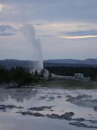 white_dome_geyser1_thumb.jpg